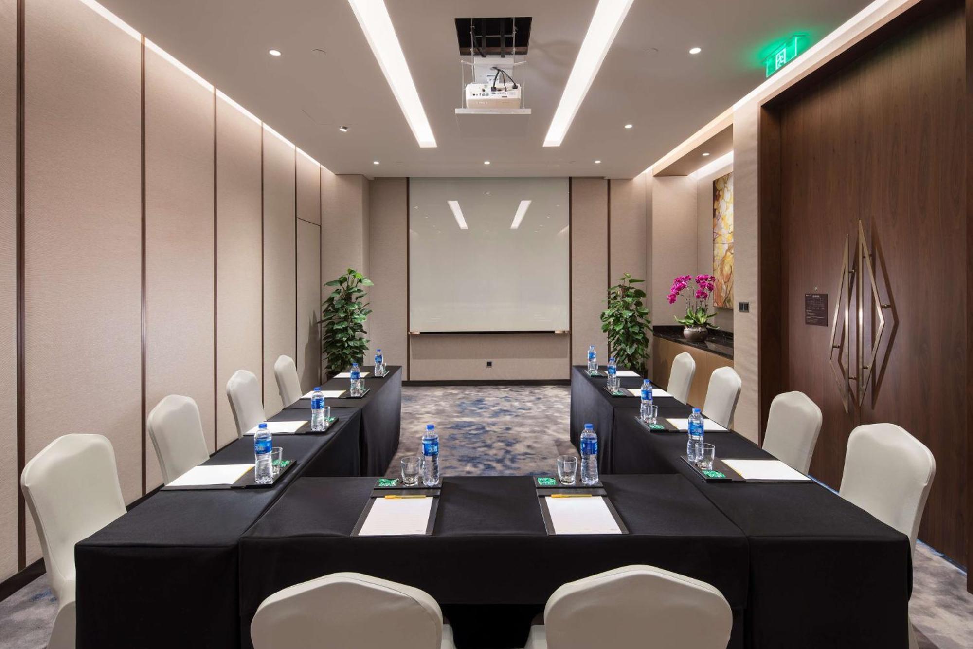 上海新虹桥国家会展中心灿辉希尔顿花园酒店 酒店